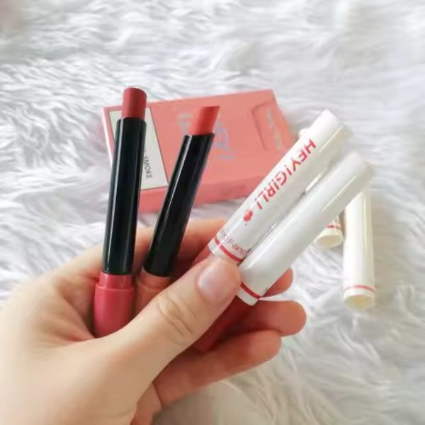 4-in-1 Matte Lipstick Set – Cigarette Shape, Long-Lasting & Non-Sticky Gloss