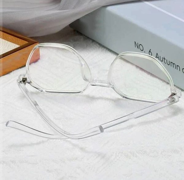 Elegant Transparent UV Sunglasses for Women – Stylish, Light & Eye-Protective