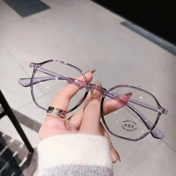 Elegant Transparent UV Sunglasses for Women – Stylish, Light & Eye-Protective