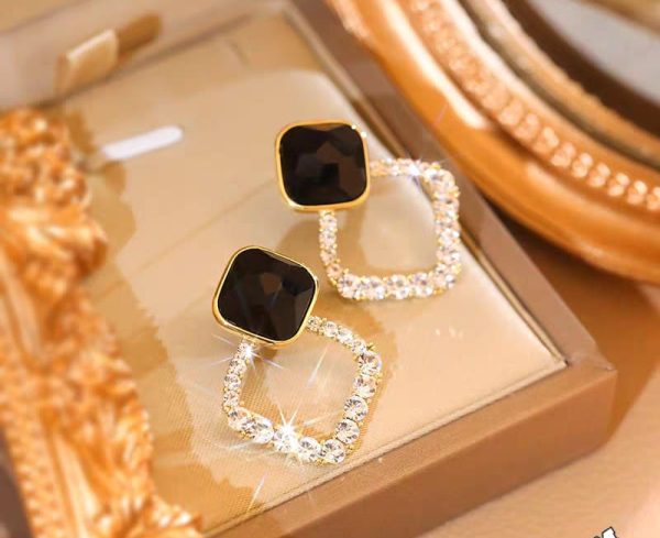 Zircon Korean Rhombus Earrings – Black Shiny Resin Fashion Jewelry for Women