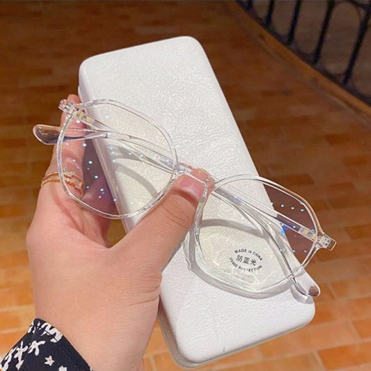 Elegant Transparent UV Sunglasses for Women – Stylish, Light & Eye-Protective
