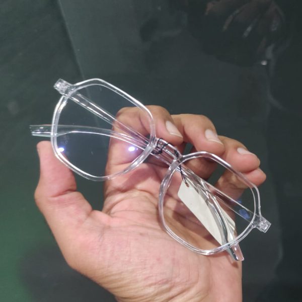 Elegant Transparent UV Sunglasses for Women – Stylish, Light & Eye-Protective
