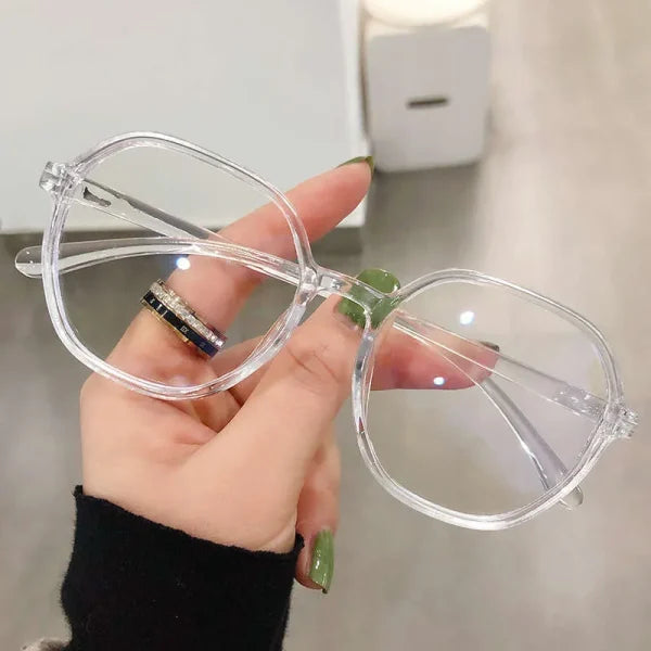 Elegant Transparent UV Sunglasses for Women – Stylish, Light & Eye-Protective