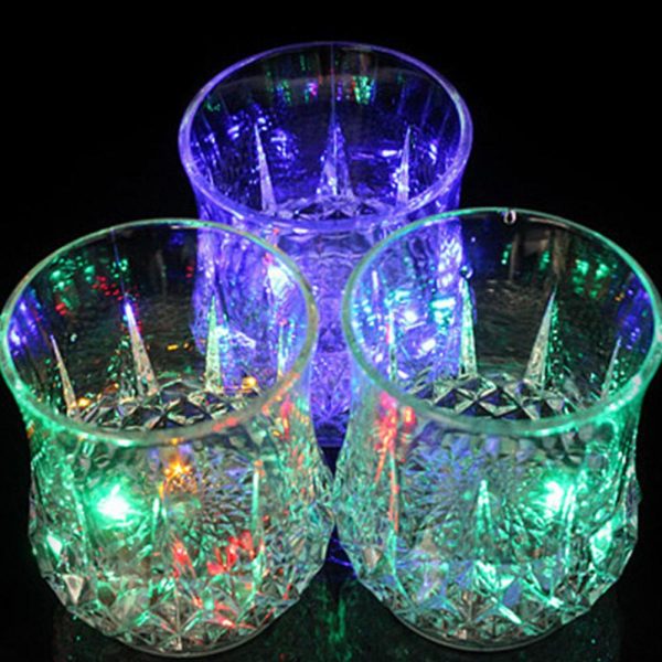 LED Glowing Water Cup – Flashing Pineapple Mug Rainbow Light Inductive – 200ml