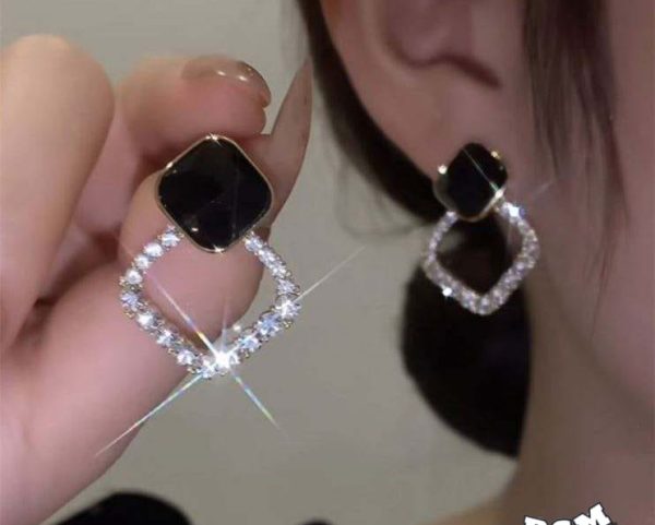 Zircon Korean Rhombus Earrings – Black Shiny Resin Fashion Jewelry for Women